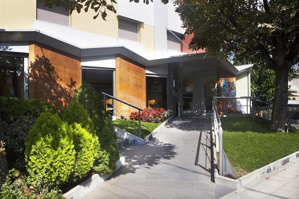 Hotel La Perla D'Olot Exterior photo