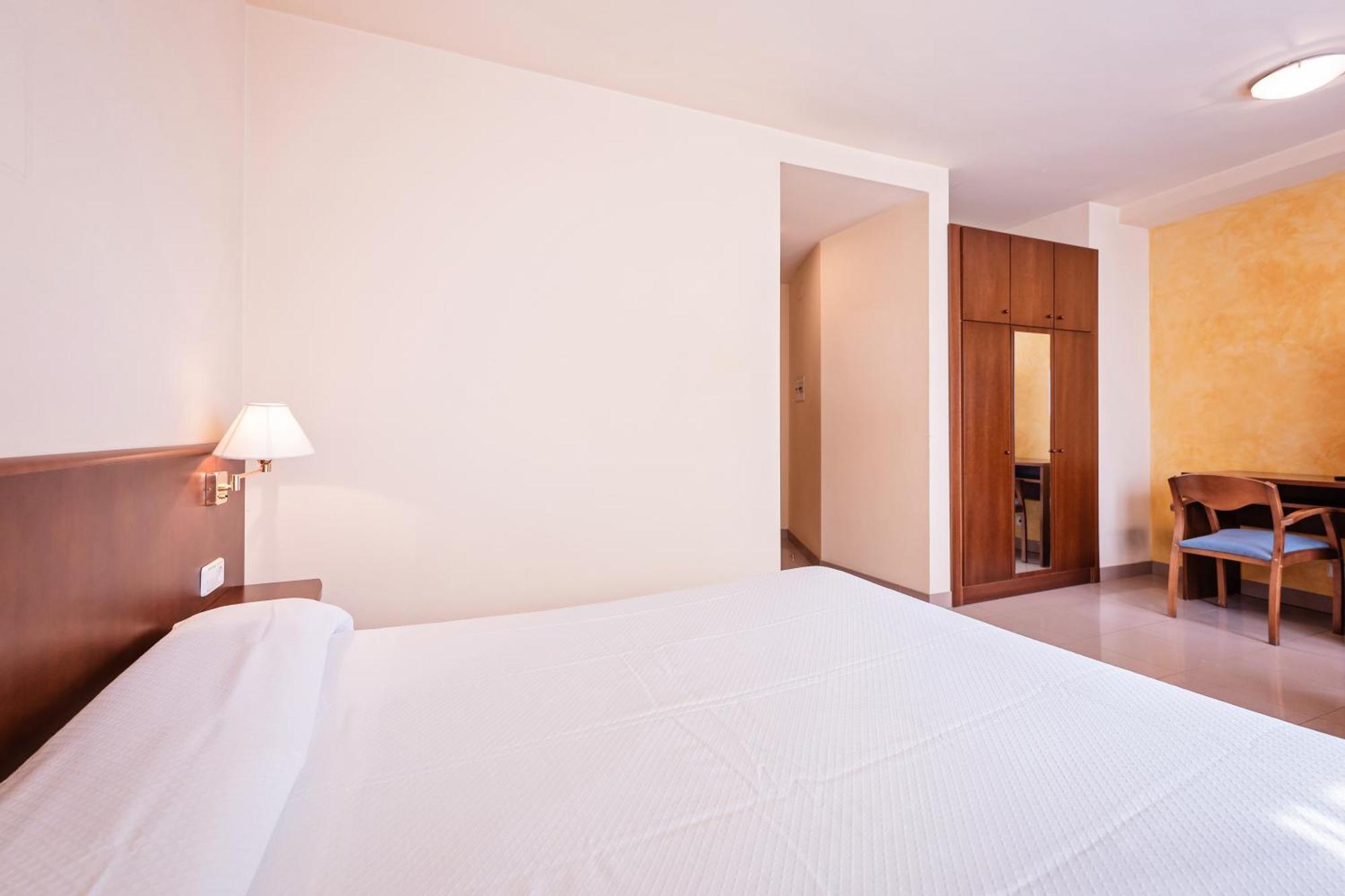 Hotel La Perla D'Olot Exterior photo