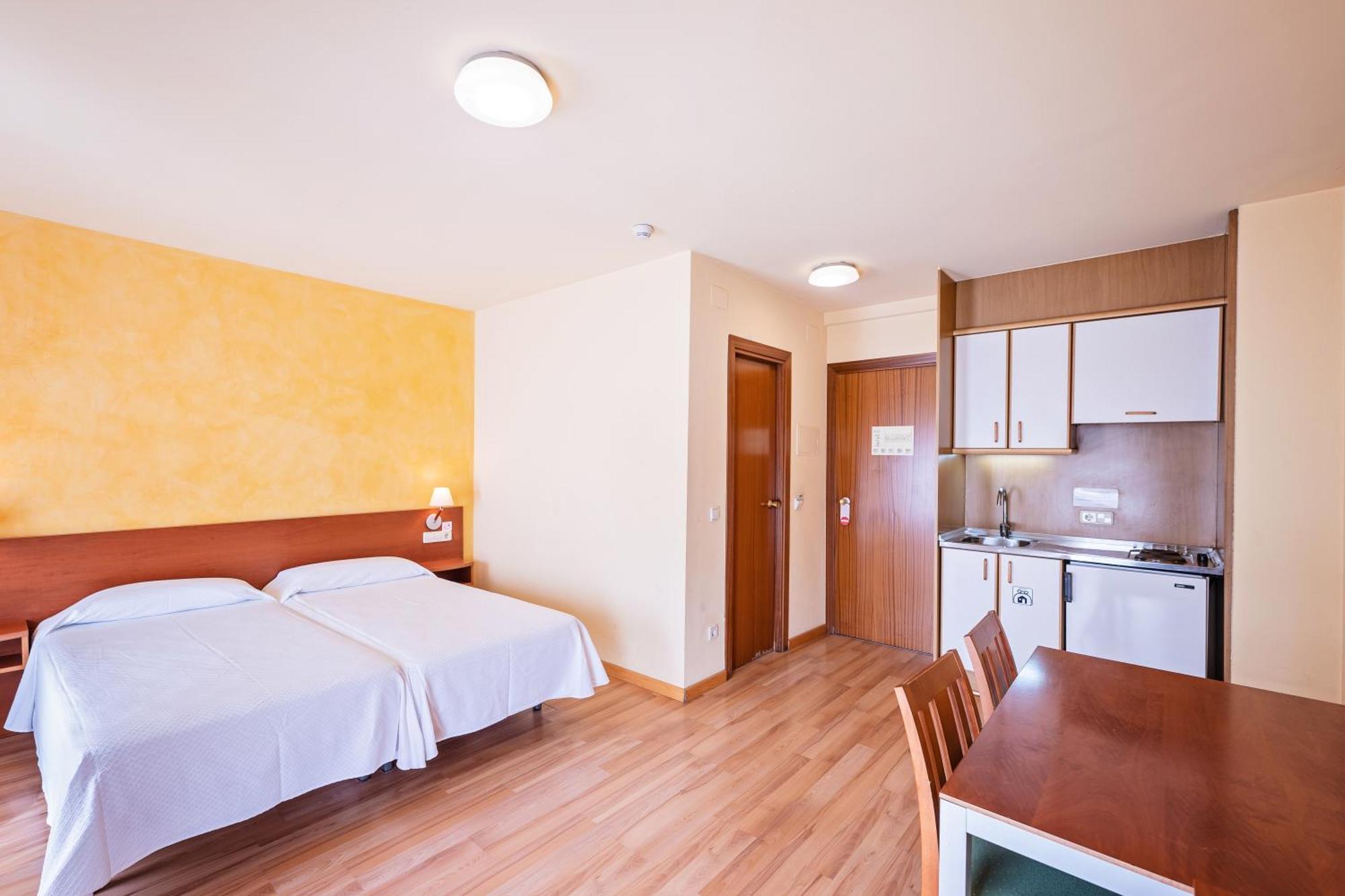 Hotel La Perla D'Olot Exterior photo