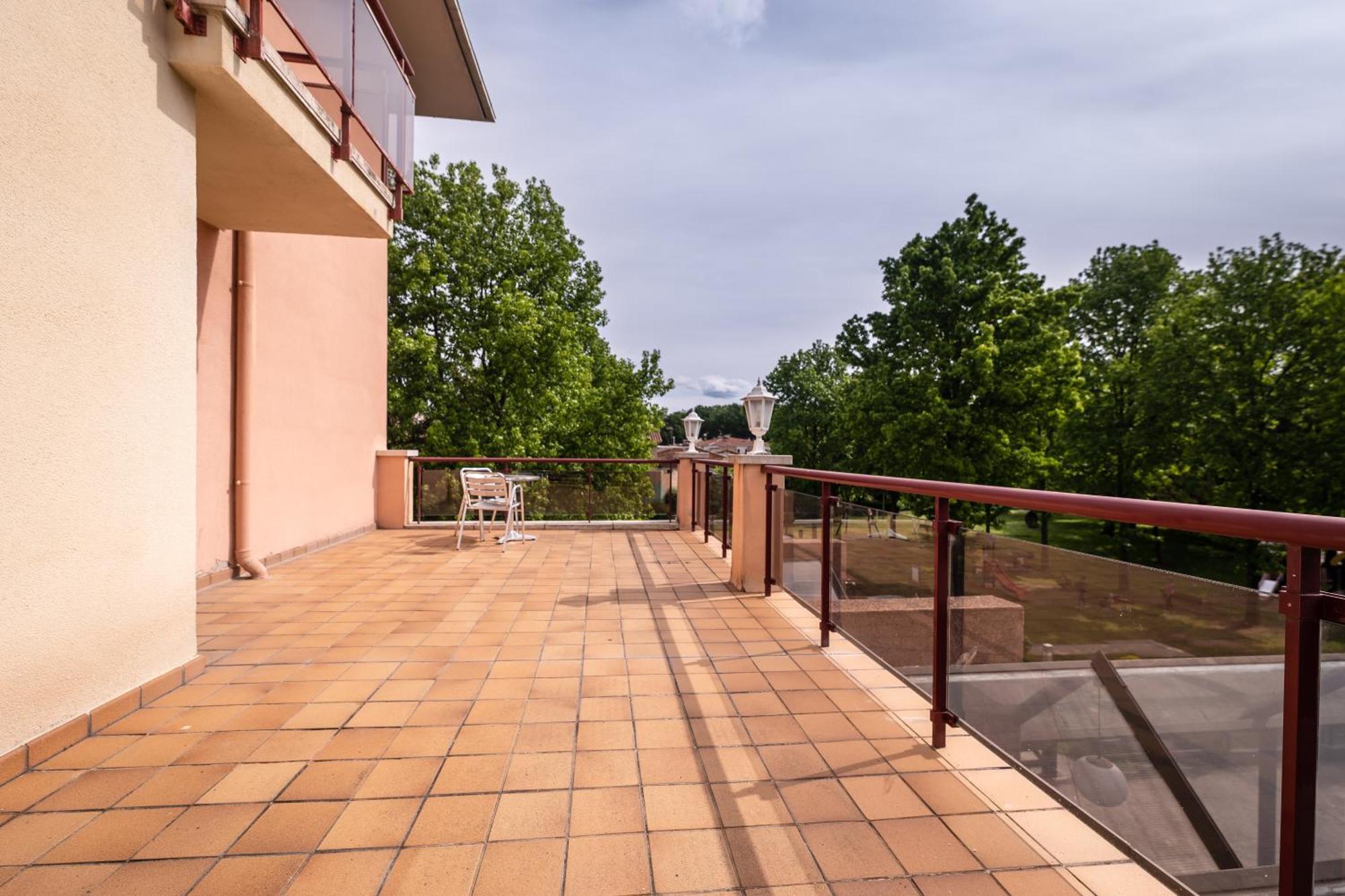 Hotel La Perla D'Olot Exterior photo